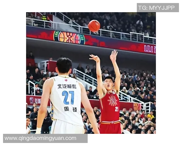 CBA焦点战青岛队迎战山东西王队双方全力争胜展现篮球魅力